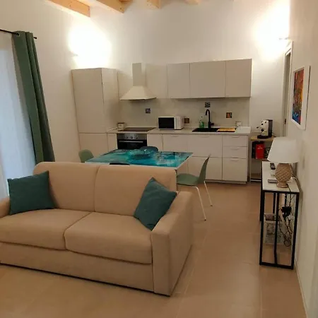 Crihouse * باليرمو